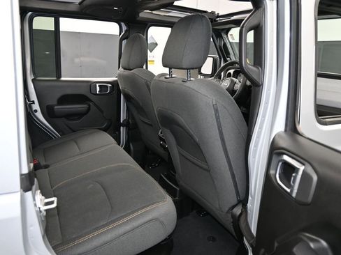 Used 2024 Jeep Wrangler Unlimited image 45