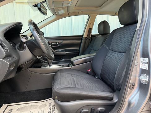 Used 2016 Nissan Altima 2.5 SV w/ Convenience Package FWD image 12