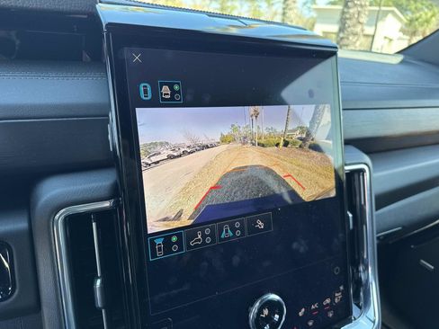 Used 2025 GMC Yukon XL Denali image 27