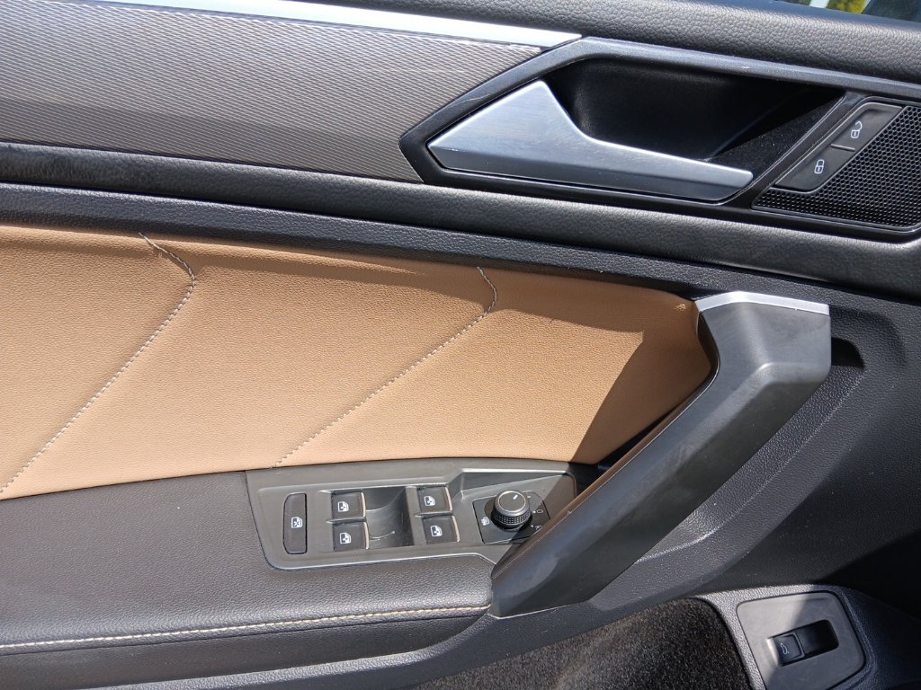 Used 2024 Volkswagen Tiguan SE R-Line w/ MDO Package, Three-Row FWD image 10