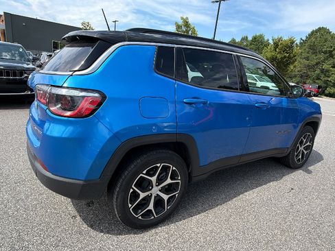 Used 2024 Jeep Compass Limited AWD/4WD image 8