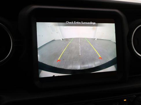 Used 2022 Jeep Wrangler Unlimited Sahara w/ LED Lighting Group AWD/4WD image 15