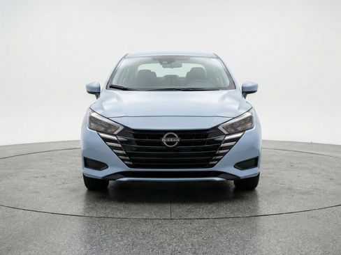 Used 2025 Nissan Versa SV image 2