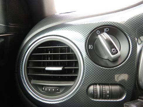 Used 2012 Volkswagen Beetle Turbo FWD image 16