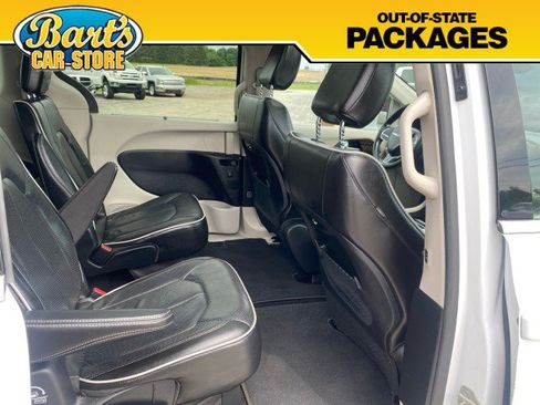 Used 2022 Chrysler Pacifica Limited FWD image 11