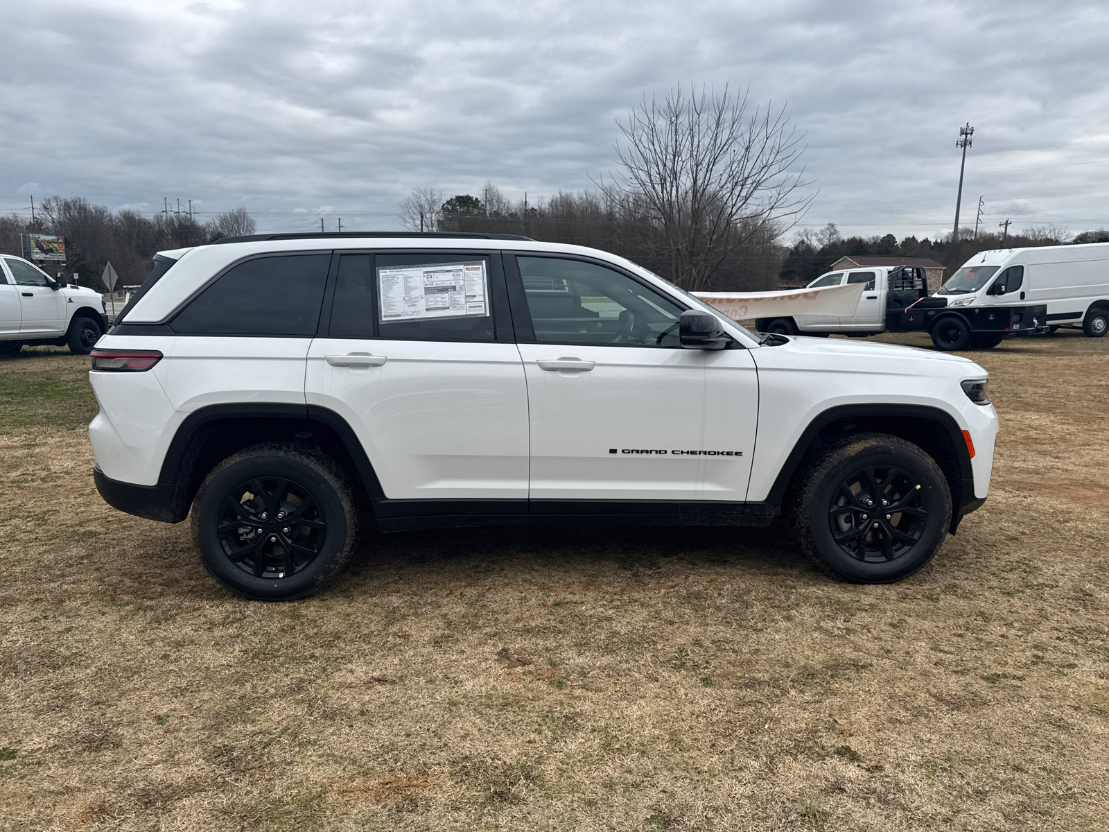 New 2026 Jeep Grand Cherokee Altitude RWD image 4