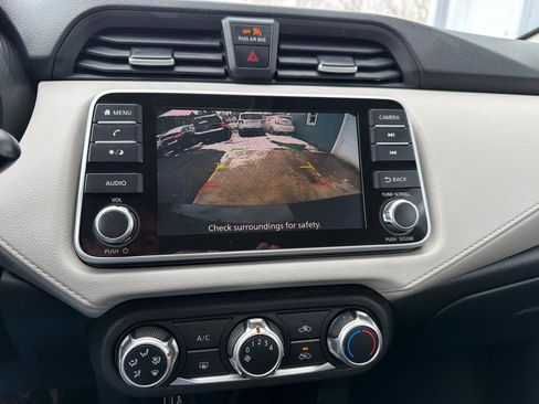 Used 2021 Nissan Versa SV image 14