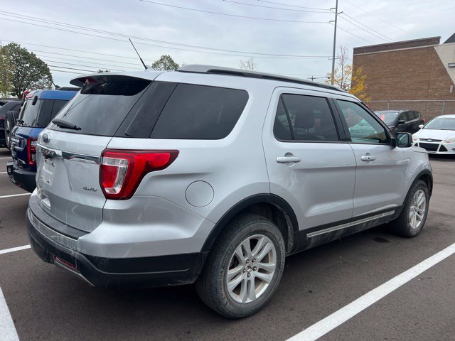 Used 2019 Ford Explorer XLT w/ Equipment Group 202A AWD/4WD image 5