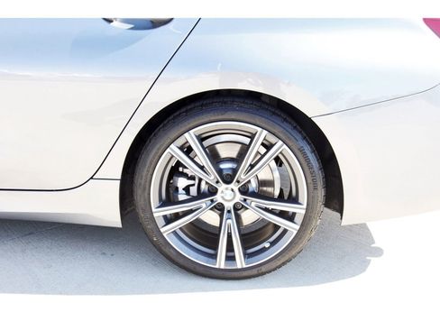 Used 2024 BMW 330i Sedan w/ Premium Package image 31