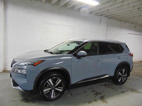 Used 2023 Nissan Rogue Platinum w/ Platinum Premium Package AWD/4WD image 2