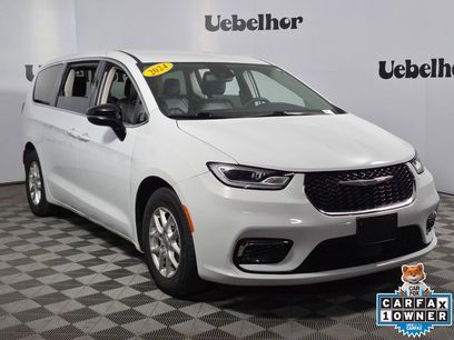 Used 2024 Chrysler Pacifica Touring-L