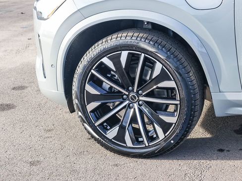 New 2026 Volvo XC90 T8 Plus w/ Protection Package AWD/4WD image 9