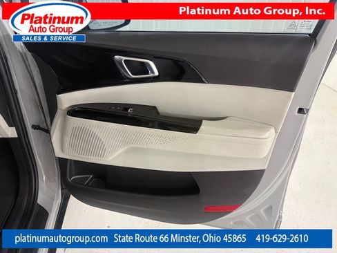 Used 2023 Kia Carnival EX FWD image 46