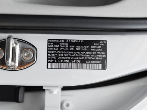 Certified 2022 Porsche Macan S AWD/4WD image 40