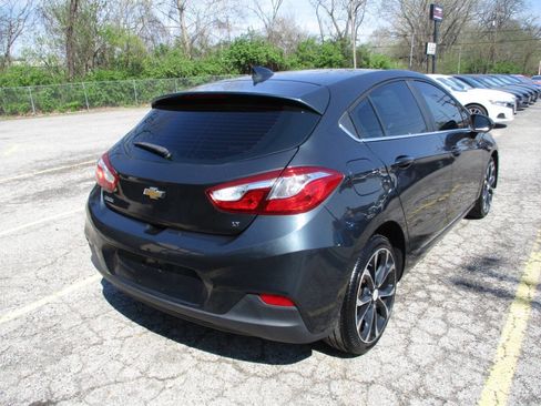Used 2019 Chevrolet Cruze LT image 3