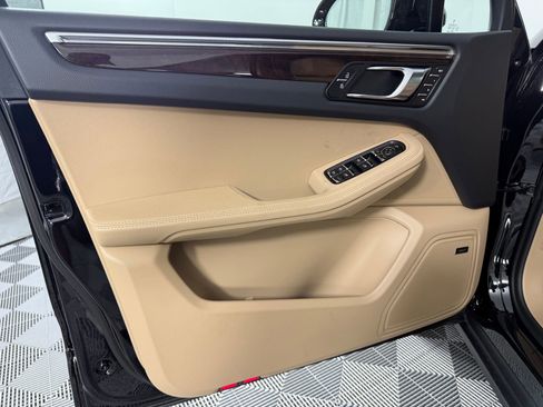 Certified 2026 Porsche Macan AWD/4WD image 28