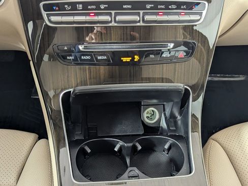 Used 2019 Mercedes-Benz GLC 300 image 23