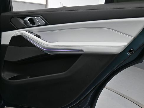 Used 2023 BMW X7 xDrive40i w/ Premium Package image 27