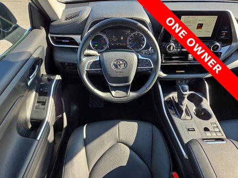 Certified 2024 Toyota Highlander XLE image 13