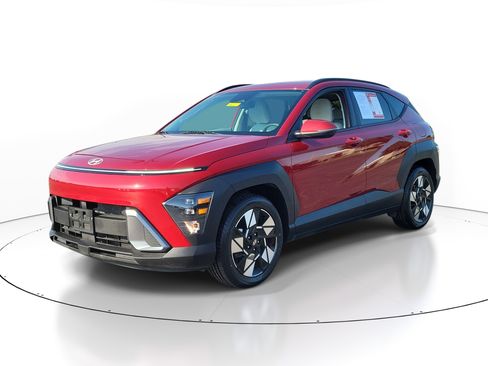 Used 2024 Hyundai Kona SEL FWD image 2