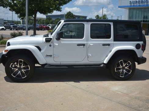 Used 2024 Jeep Wrangler Unlimited AWD/4WD image 9