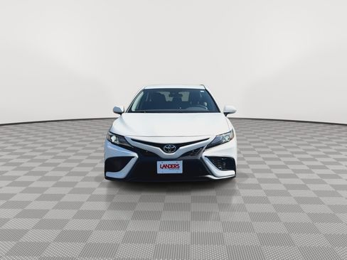 Used 2023 Toyota Camry SE FWD image 3