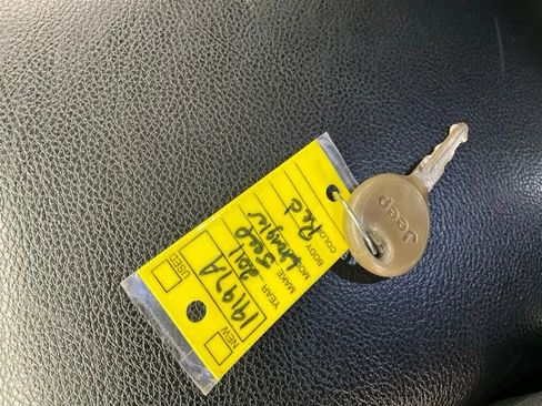 Used 2011 Jeep Wrangler Unlimited Sport image 31