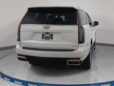 Used 2024 Cadillac Escalade Premium Luxury AWD/4WD image 7
