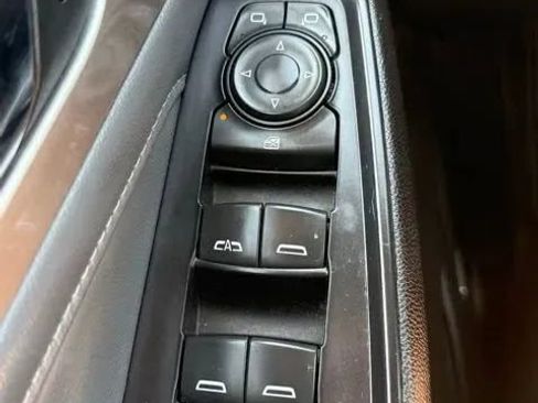 Used 2021 Chevrolet Traverse LT w/ LT Premium Package FWD image 20