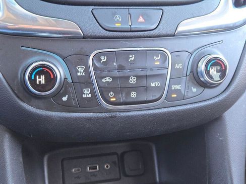 Used 2022 Chevrolet Equinox LT image 25