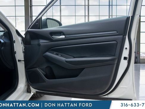 Used 2025 Nissan Altima 2.5 SV FWD image 25