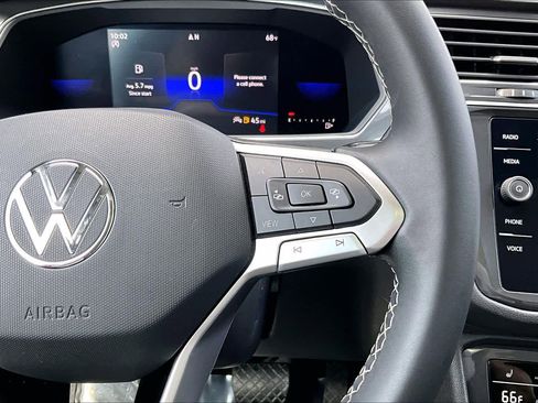 Certified 2023 Volkswagen Tiguan SE w/ Panoramic Sunroof Package image 25