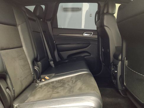 Used 2019 Jeep Grand Cherokee Altitude AWD/4WD image 19