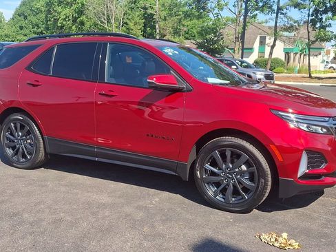 Certified 2023 Chevrolet Equinox RS w/ RS Leather Package FWD image 4