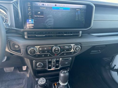 Used 2024 Jeep Wrangler Unlimited Sahara AWD/4WD image 14