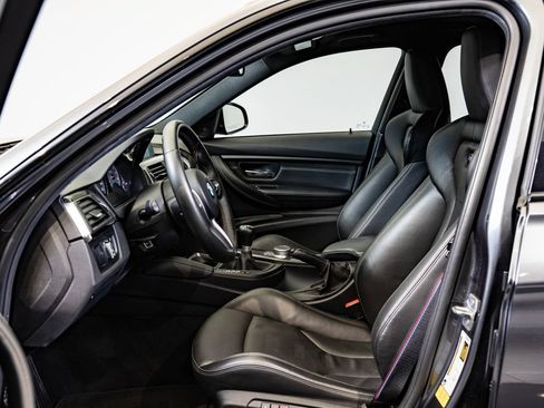 Used 2018 BMW M3 RWD image 21