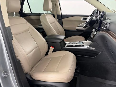 Used 2023 Ford Explorer Limited w/ Limited Technology Package AWD/4WD image 32