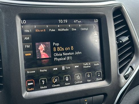 Used 2019 Jeep Cherokee Trailhawk AWD/4WD image 18