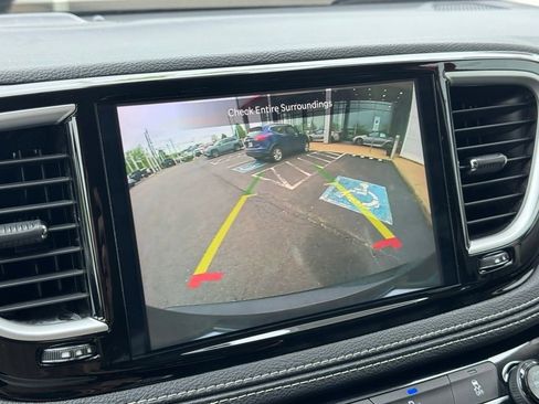 Used 2024 Chrysler Pacifica Limited FWD image 40