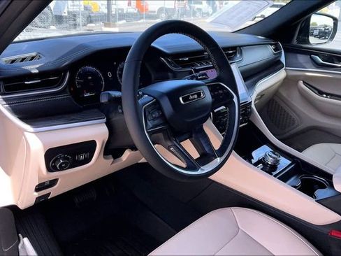 Used 2025 Jeep Grand Cherokee L Limited AWD/4WD image 13