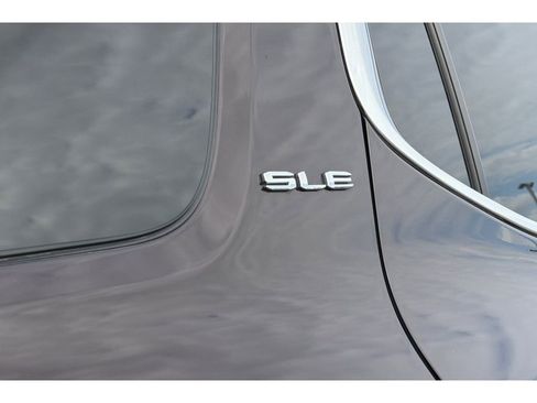 Used 2021 GMC Acadia SLE w/ Driver Convenience Package FWD image 35