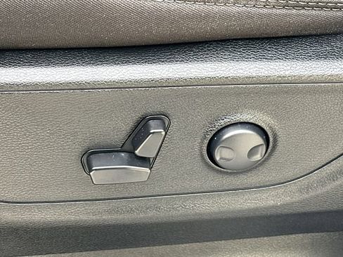Used 2025 RAM 1500 Big Horn AWD/4WD image 38