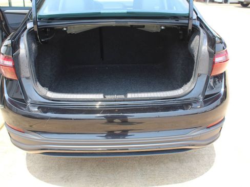 Used 2025 Volkswagen Jetta SE FWD image 22