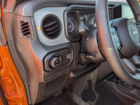 New 2026 Jeep Gladiator Sport AWD/4WD image 18