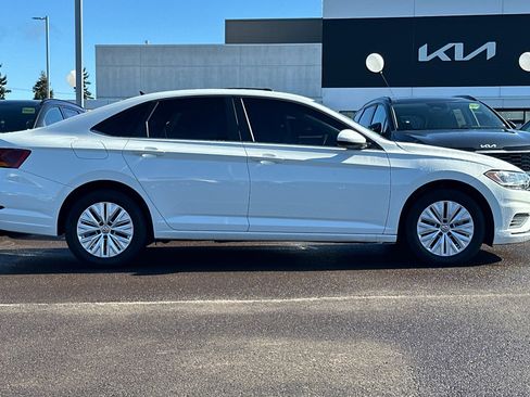 Used 2019 Volkswagen Jetta S image 3