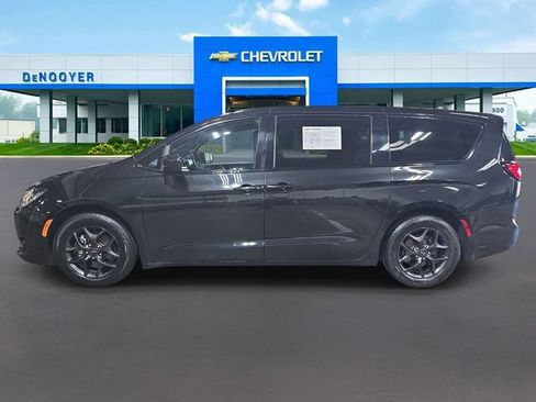 Used 2018 Chrysler Pacifica Touring Plus w/ S Appearance Package FWD image 10