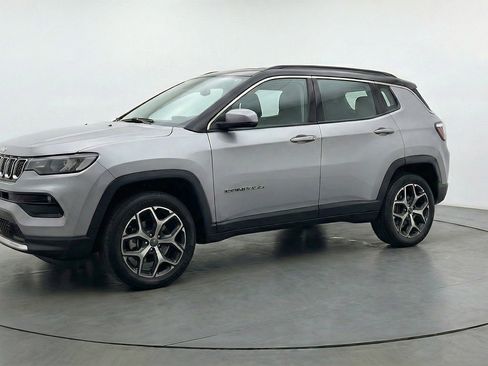 Used 2025 Jeep Compass Limited AWD/4WD image 3