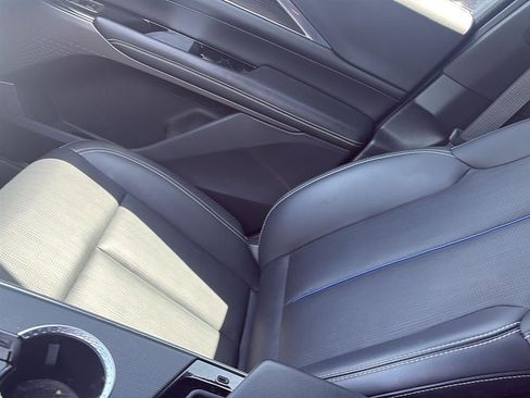 Used 2024 Cadillac Lyriq Luxury RWD image 8