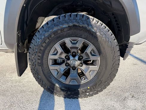 Used 2021 Toyota Tacoma SR5 w/ Trail Edition image 30