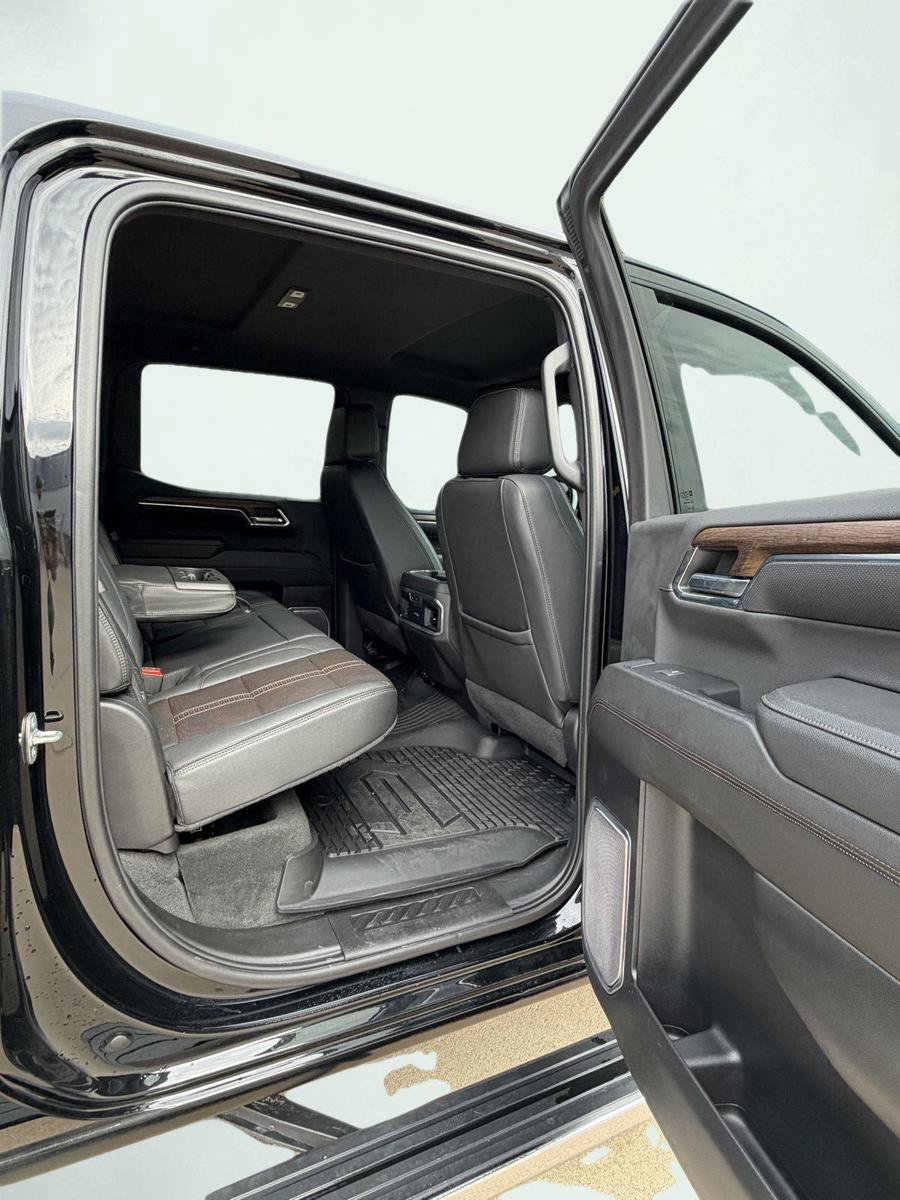 Used 2023 Chevrolet Silverado 1500 High Country w/ Technology Package AWD/4WD image 22